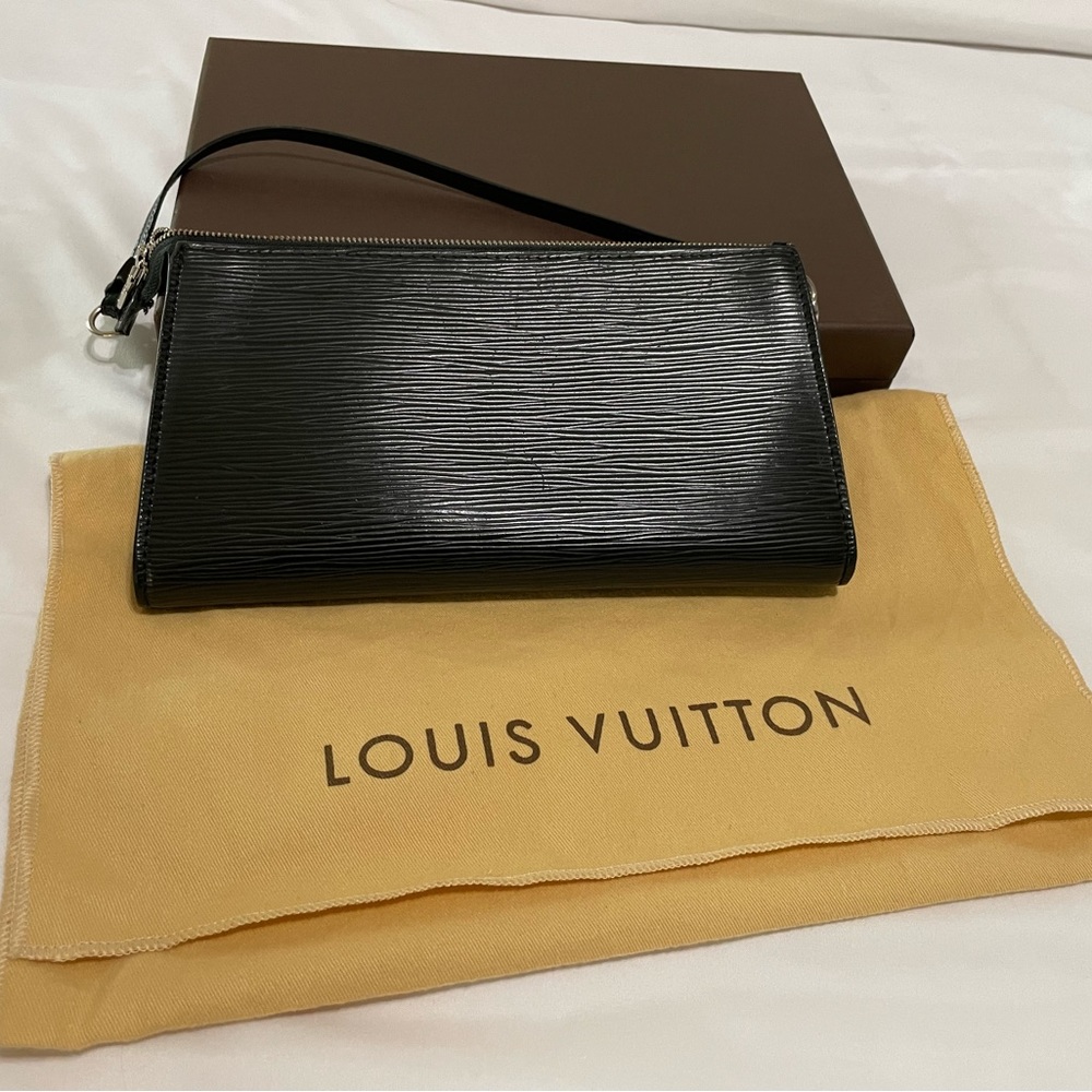 Authentic Louis Vuitton Epi Pochette